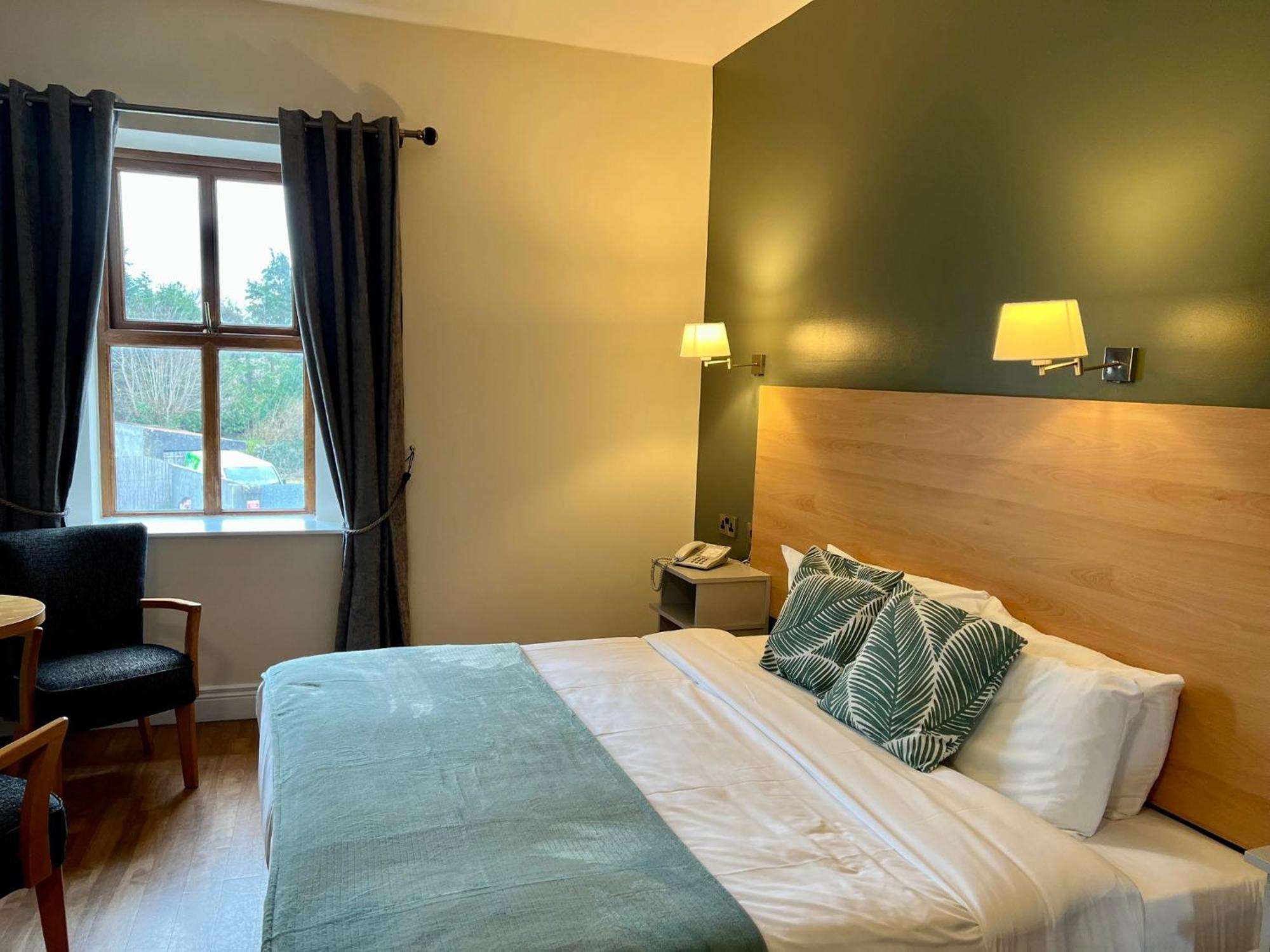 The Coach House Hotel โอแรนมอร์ ภายนอก รูปภาพ