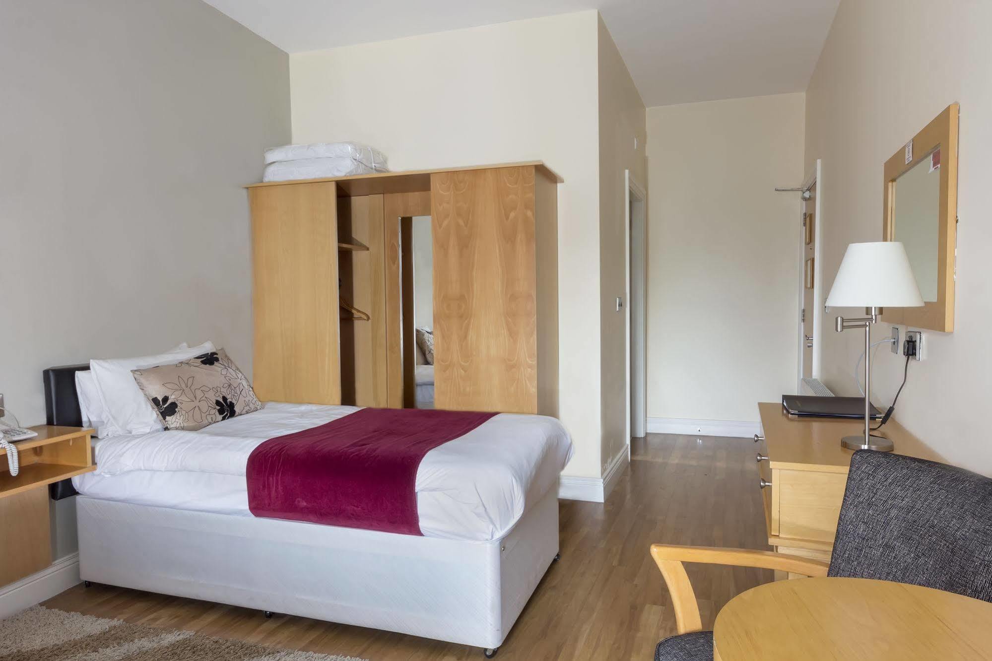 The Coach House Hotel โอแรนมอร์ ภายนอก รูปภาพ