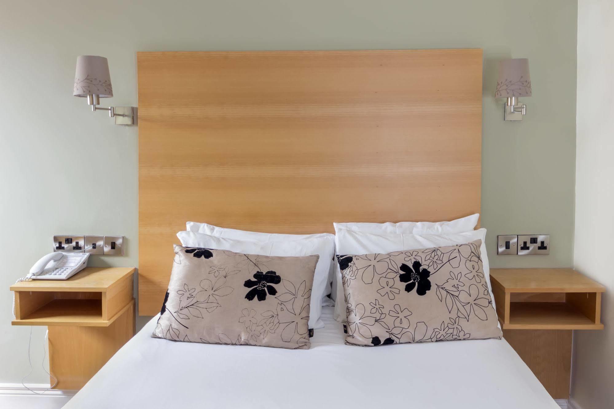 The Coach House Hotel โอแรนมอร์ ภายนอก รูปภาพ