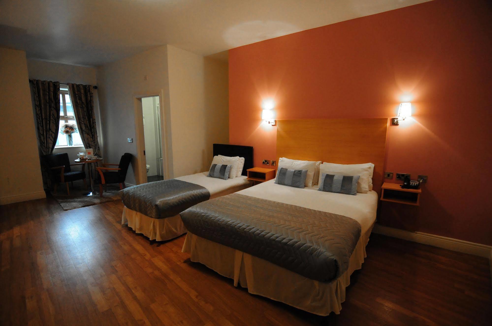 The Coach House Hotel โอแรนมอร์ ภายนอก รูปภาพ