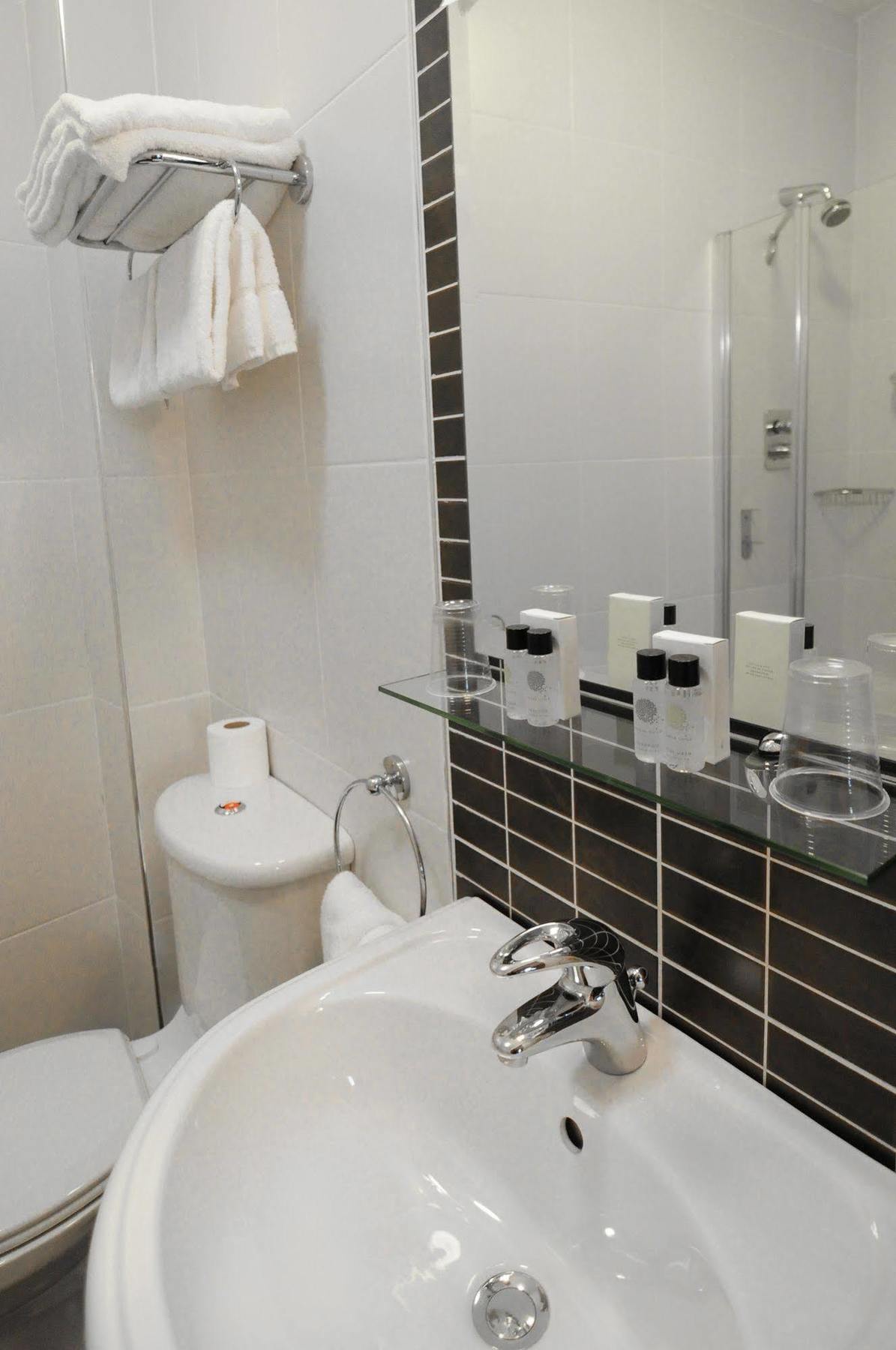 The Coach House Hotel โอแรนมอร์ ภายนอก รูปภาพ