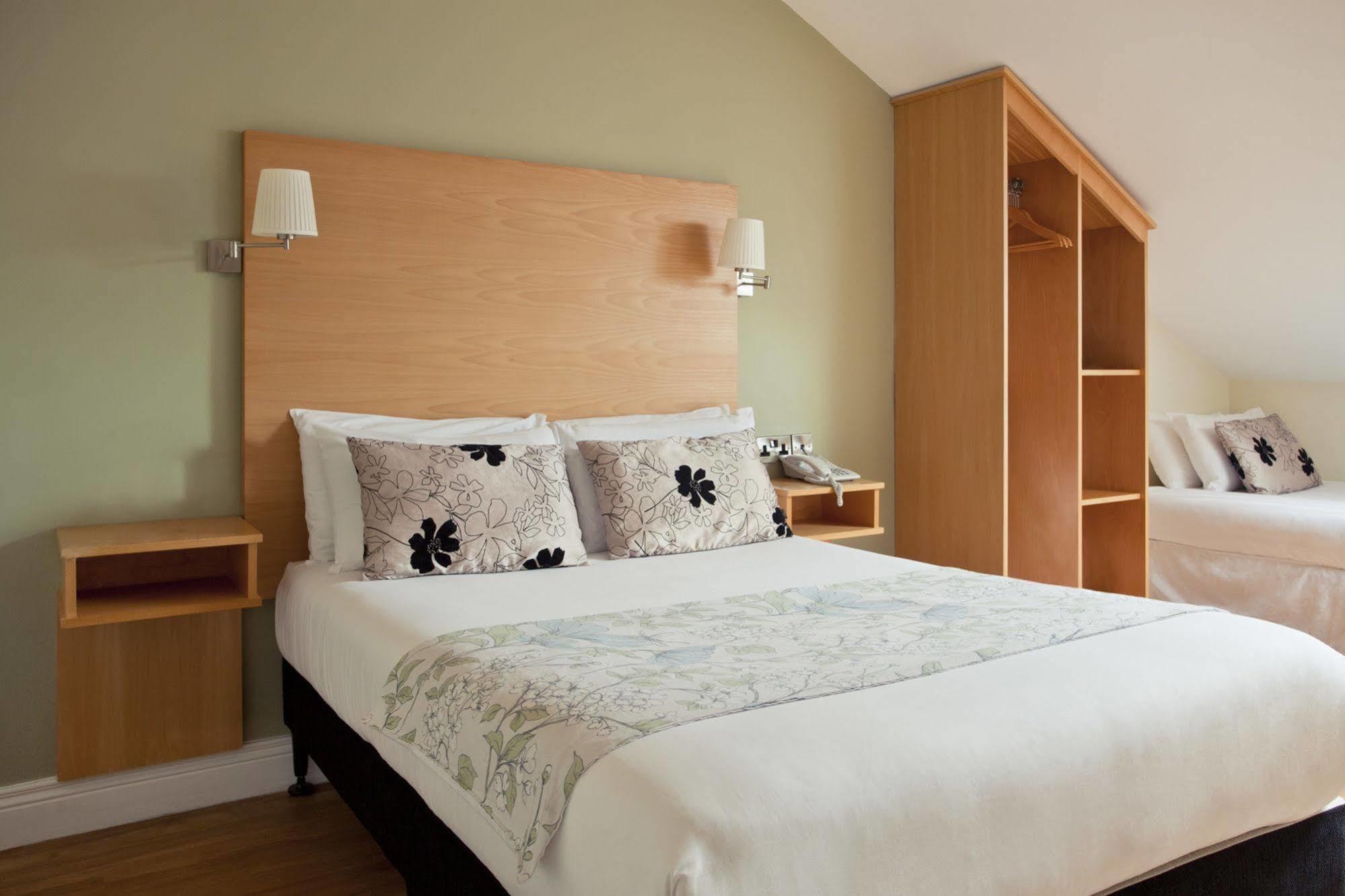 The Coach House Hotel โอแรนมอร์ ภายนอก รูปภาพ